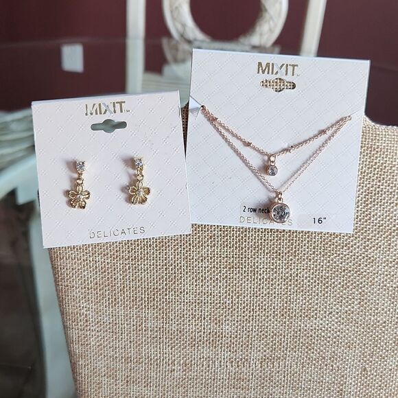 Necklace  - Picture 1 of 5